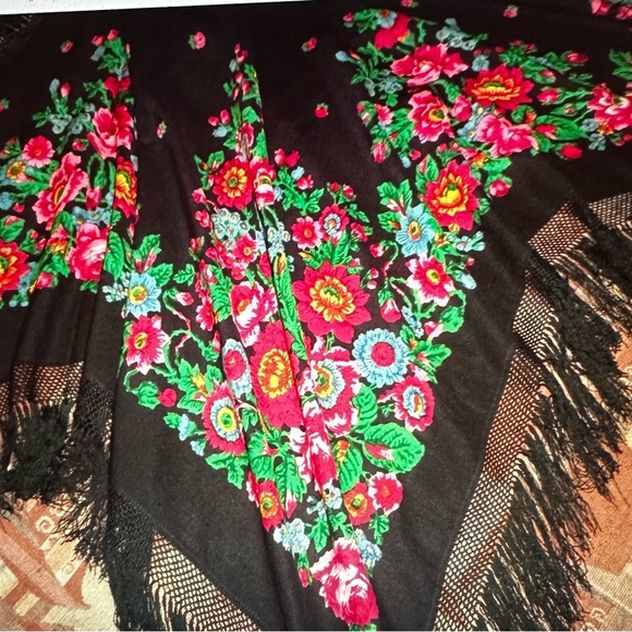 Vintage Pavlovo Posad Wool Shawl with Silk Fringe - Collectible, Bright - Picture 5 of 6